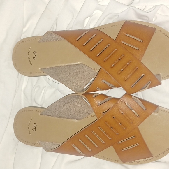 The gap leather slides - Picture 3 of 3